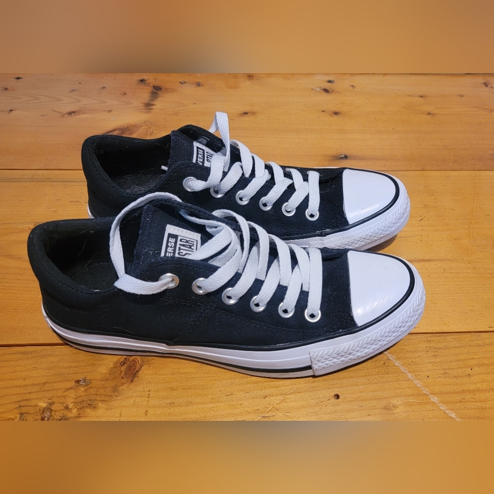 Black Chuck Taylor "Madison" Converse